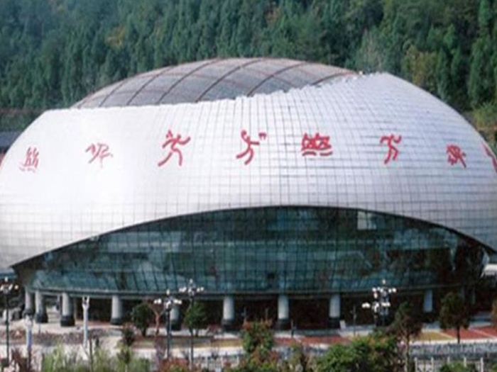 七台河体育中心球形网架加工安装